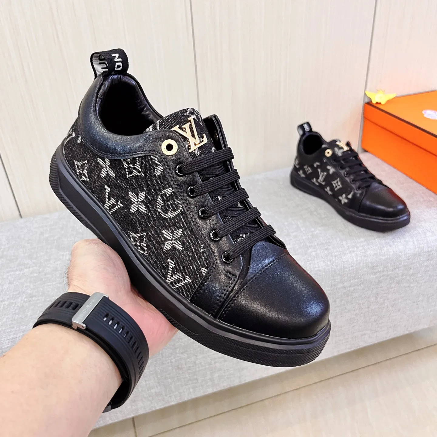 🚘🚘Factory batch 400💰[LV]🔥Louis Vuitton, high-end men's shoes brand, official website 1:1 latest masterpiece: the upper is made of first-layer cowhide imported from Italy with a comfortable and breathable lining➕original non-slip and wear-resistant outsole🔥, making walking more convenient and comfortable! An exclusive new model, a stunning work, a beautiful 1:1 replica [color] compared to the official quality! Create a fashionable personality to set off your uniqueness! A must-have for trendy men! Classic🔥Size: 38-44 Color: 🔥Multiple colors available🔥